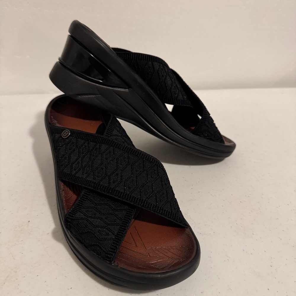 Bzees Black Crisscross Sandals